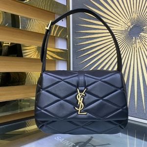 Meet your Posher, Genevieve